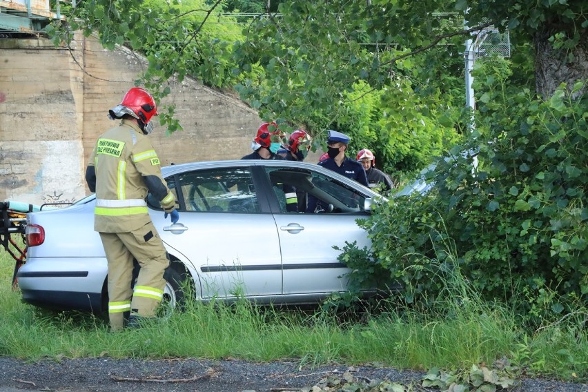 Wypadek na drodze Ulesie - Jezierzany. Kierowca był pijany [ZDJĘCIA]