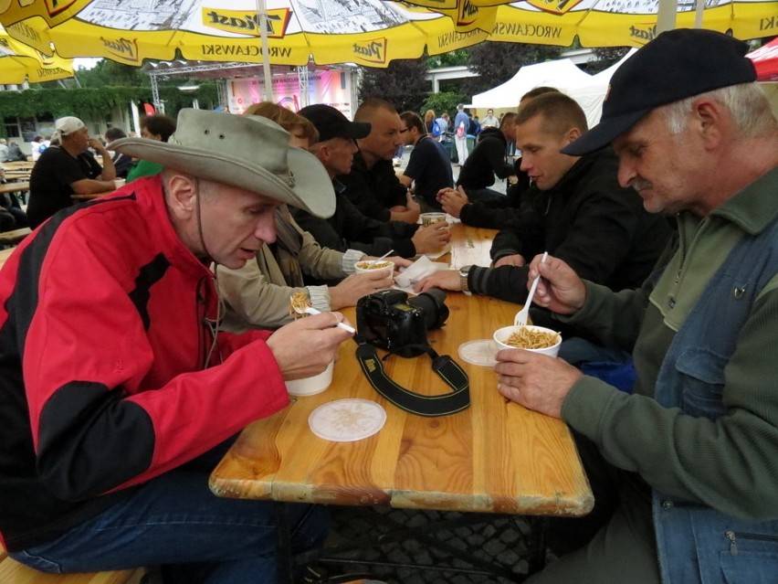 Wrocław: Pasta Party na stadionie, czyli makaron przed maratonem (ZDJĘCIA)