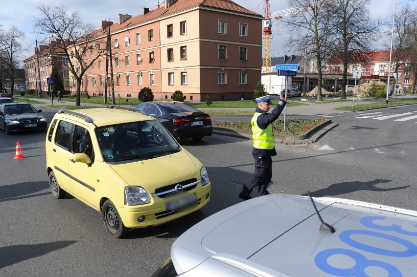Atak pijanego kierowcy w Lesznie. Z gazem rzucił się na innych