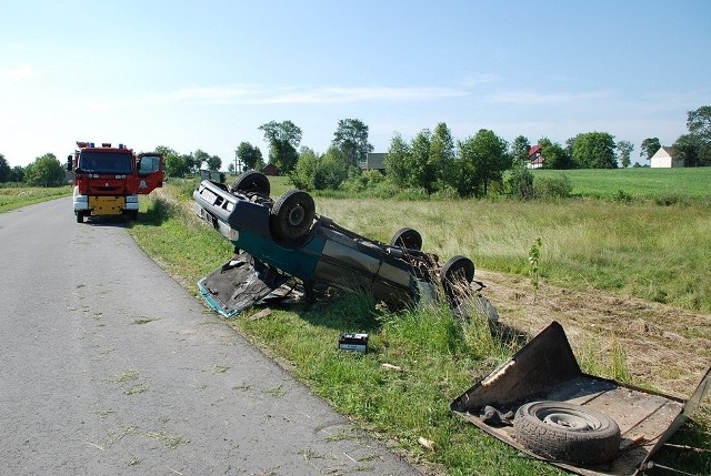 Komarówka Podlaska: Dachował polonezem. Miał 2,5 promila alkoholu