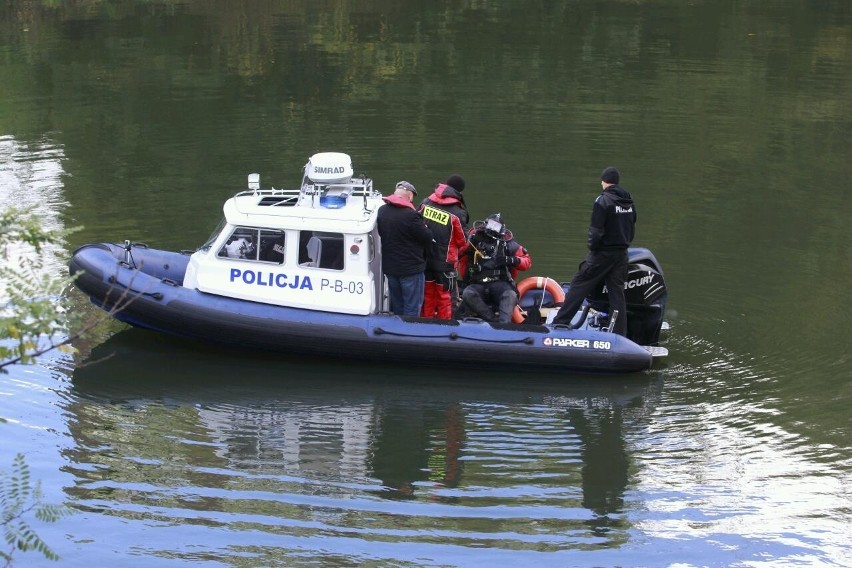 Czego szukała policja przy moście Szczytnickim? Wraca sprawa okrutnego zabójstwa (ZDJĘCIA)