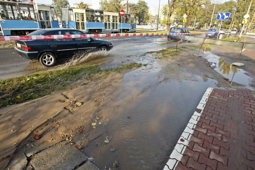 Bardzka i Hubska podtopione po awarii (ZDJĘCIA)