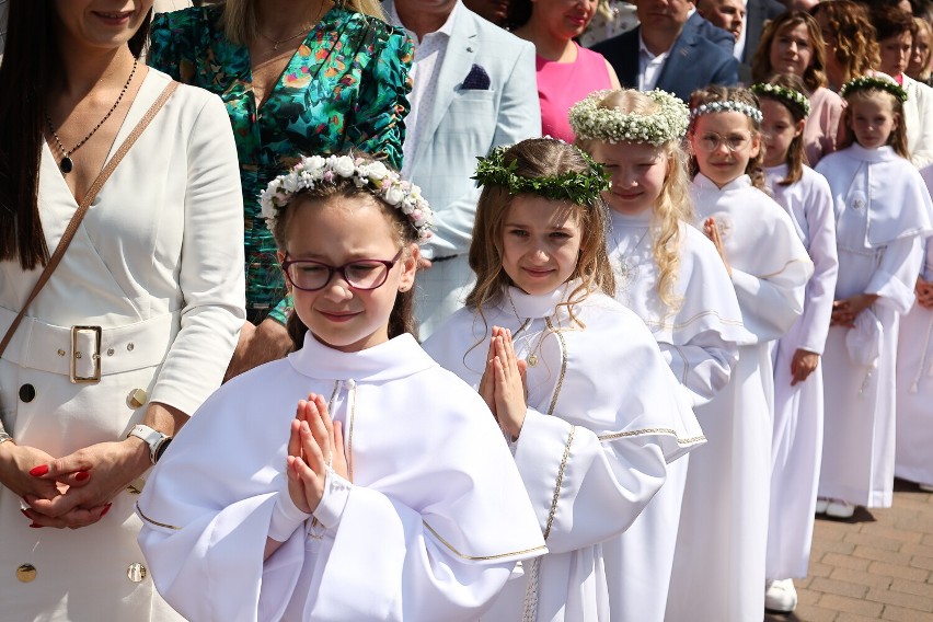 Pierwsza Komunia Święta w parafii Najświętszej Maryi Panny Wniebowziętej w Lesznie