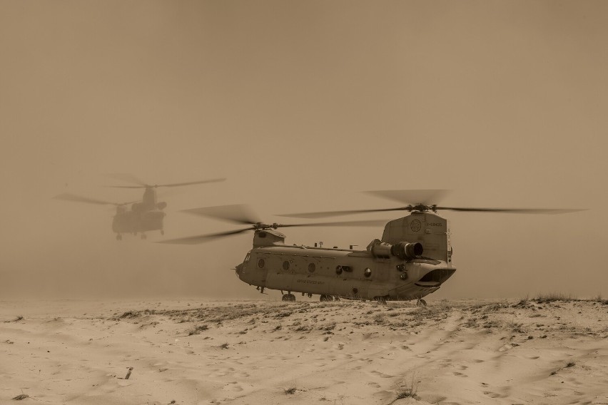Krakowscy żołnierze ćwiczą z amerykańskim wojskiem. Sprawdzili możliwości śmigłowców CH-47 Chinook [ZDJĘCIA]