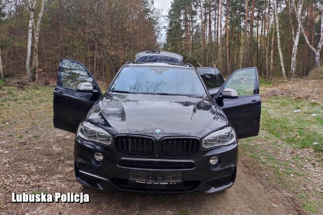 W okolicach Sękowic (gmina Gubin) policjanci odzyskali skradzione na terenie Niemiec BMW X5.