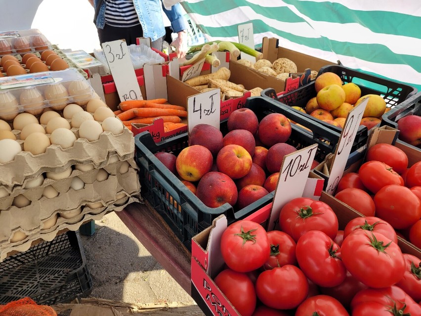Chodzież: co można kupić na targowisku? Jakie są ceny warzyw, owoców i kwiatów?