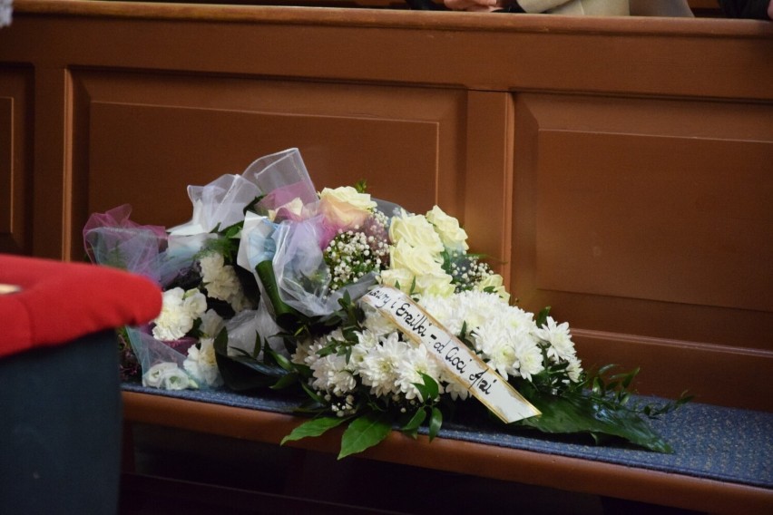 Starogard Gdański. Pogrzeb trójki rodzeństwa tragicznie zmarłego w pożarze ZDJĘCIA 