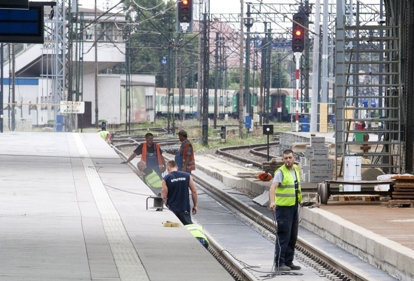 Wrocław: Peron 4 już działa, ale jest chaos (ZDJĘCIA, FILM)