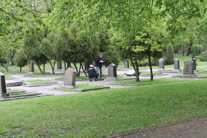 Łódź: zniszczone groby żołnierzy radzieckich