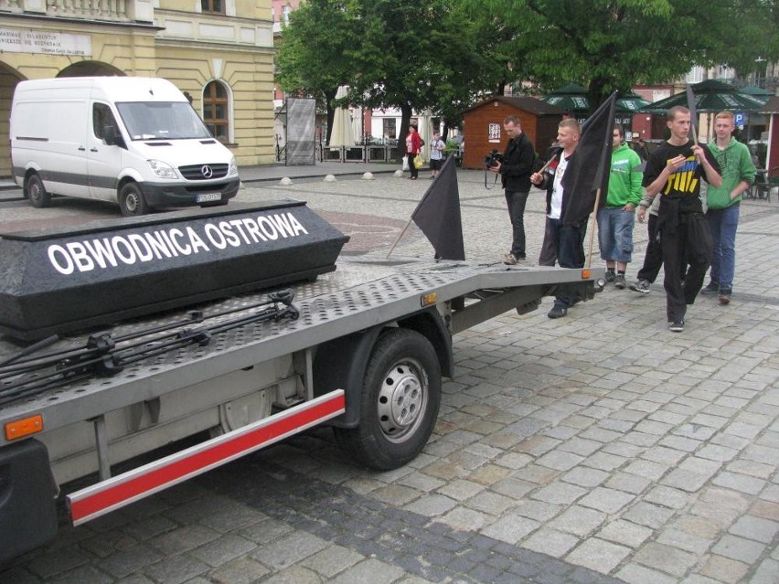 Ostrów: Mieszkańcy protestowali w sprawie obwodnicy [ZDJĘCIA]