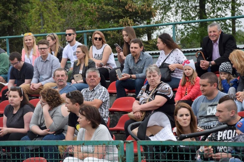 Air Show w Margoninie: Tłumy widzów na stadionie oglądają lotnicze pokazy [FOTO]