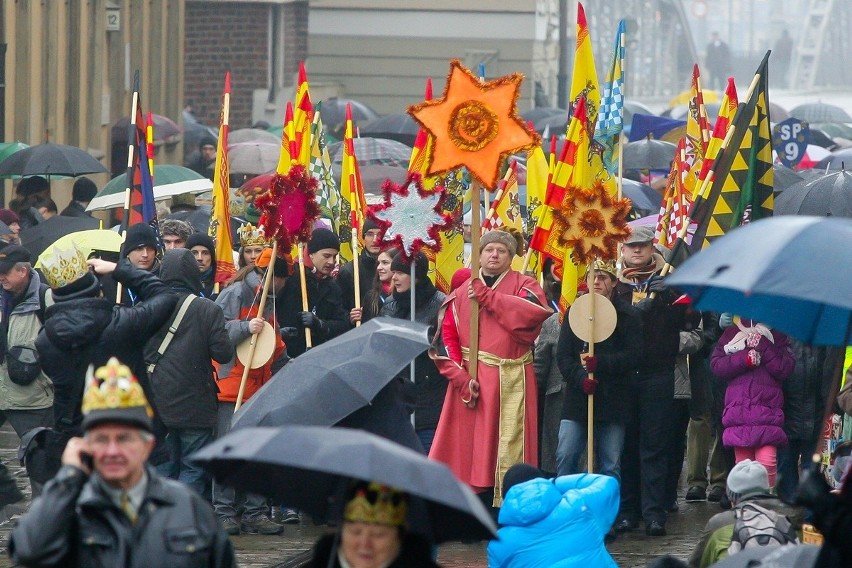 Tysiące wrocławian przeszły ulicami miasta w Orszaku Trzech Króli (ZDJĘCIA)