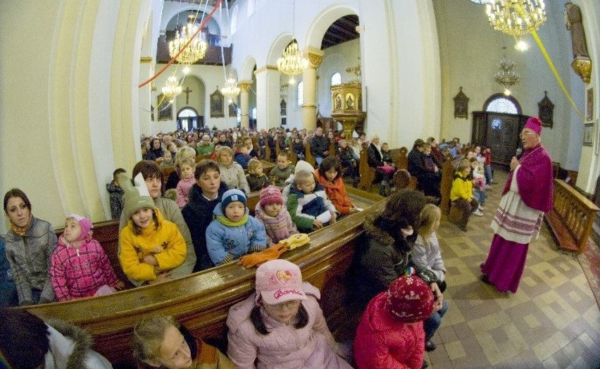 Wałbrzych: Dzieci dostały pół tysiąca paczek od św. Mikołaja