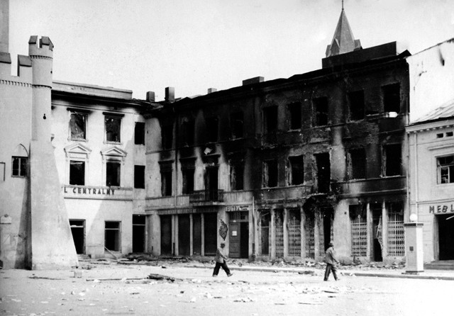 Niemcy zniszczyli Hotel Centralny