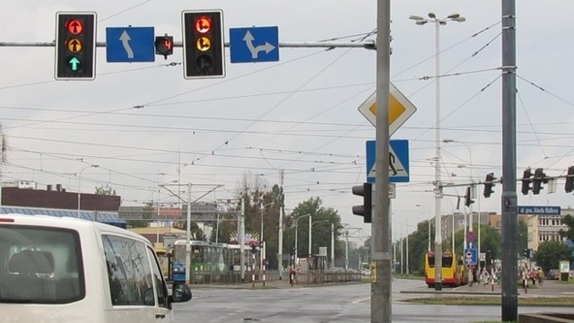 W sierpniu źle działające sekundniki na skrzyżowaniu Hallera i Grabiszyńskiej wprowadzały  kierowców w błąd