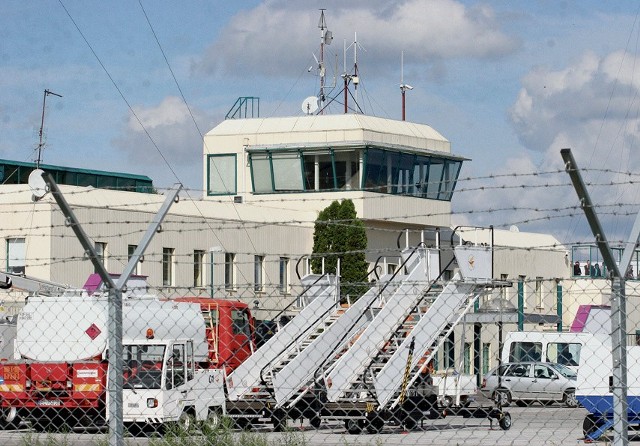 Rozbudowa skarpy na lotnisku im. Wł. St. Reymonta miała miejsce w listopadzie 2008 r.