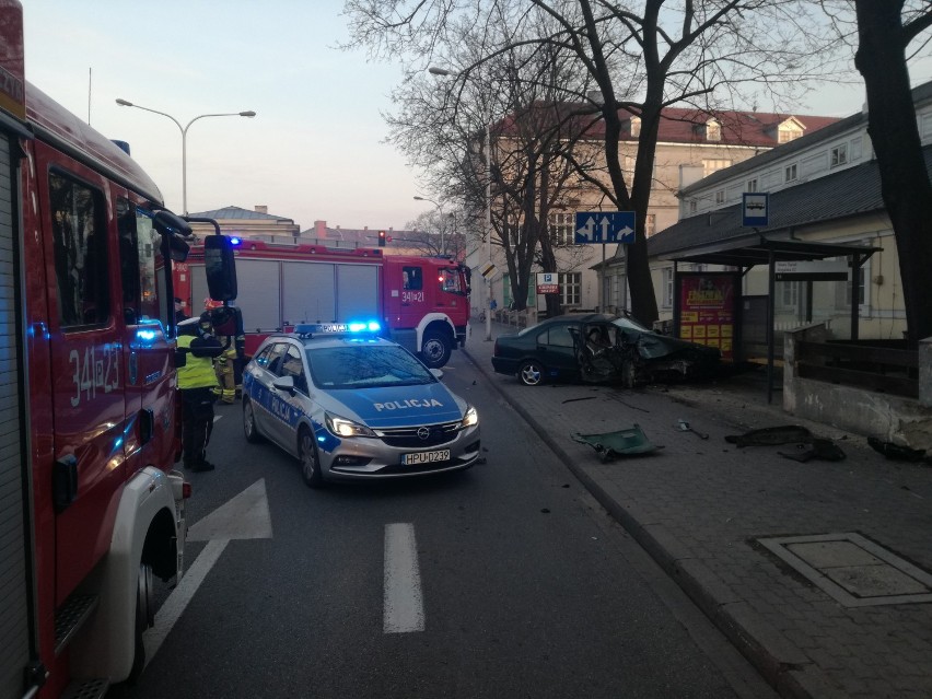 Pijany kierowca spowodował wypadek na ulicy Nowy Świat w Kaliszu. ZDJĘCIA, WIDEO