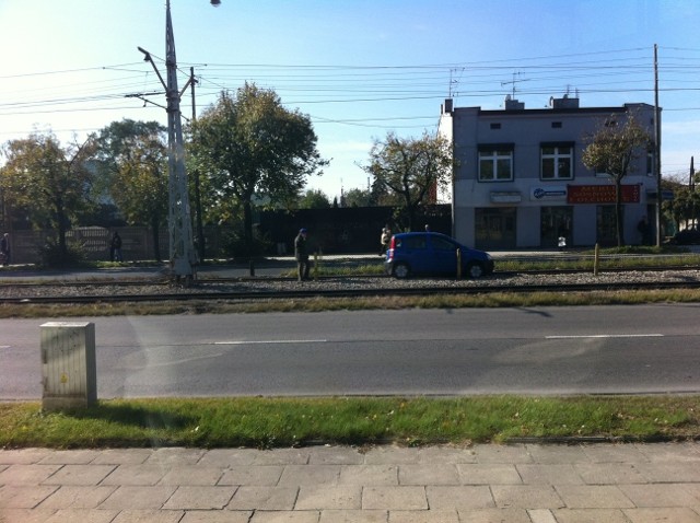 Zdjęcie Internauty nadesłane wraz z podpisem: "Ciekawe parkowanie na Rzgowskiej".