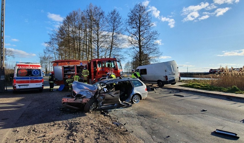 Wypadek na ul. Ofiar Gór Morzewskich w Chodzieży: W organizmie zmarłego kierowcy był alkohol [ZDJĘCIA]