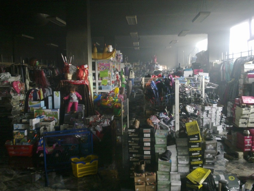 Pożar w domu handlowym w Bychawie (zobacz ZDJĘCIA)