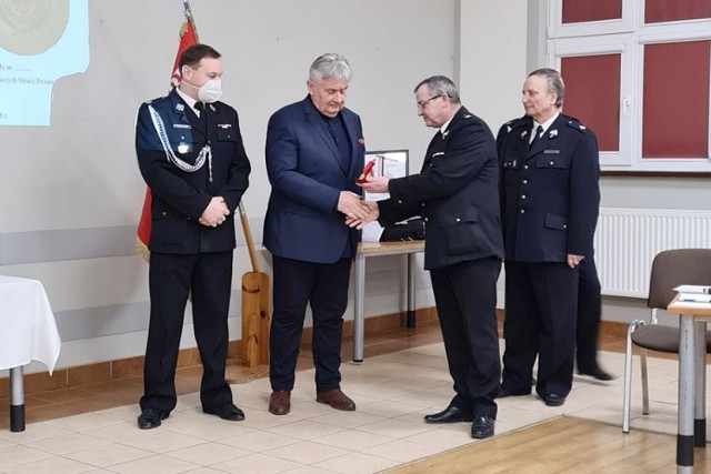 Podczas zjazdu strażacy-ochotnicy z powiatu kwidzyńskiego wręczyli specjalne medale „Za zasługi dla pożarnictwa powiatu kwidzyńskiego”