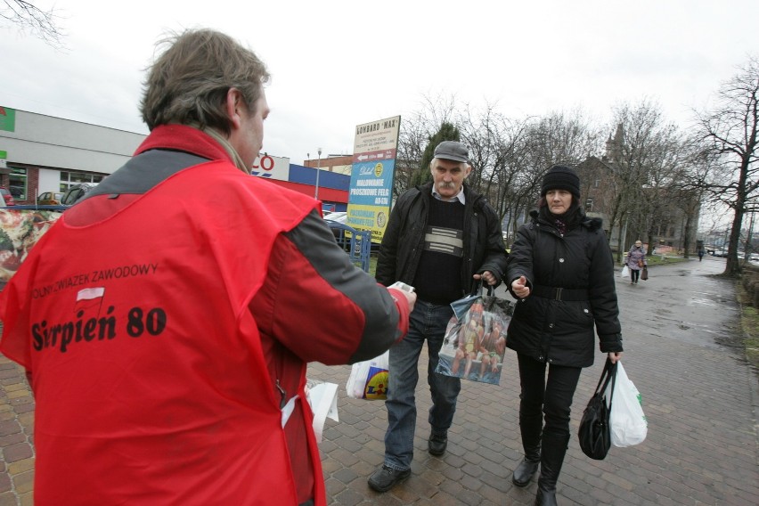 Protest pod sklepem sieci Tesco w Sosnowcu [ZDJĘCIA]