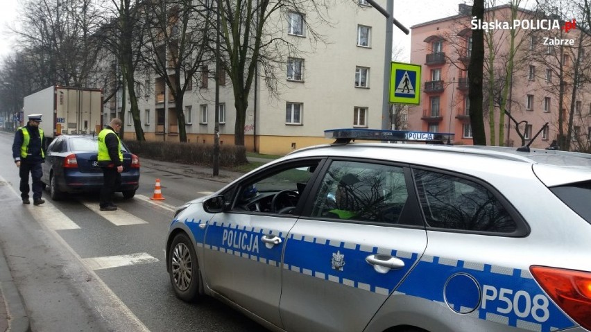 Zabrze: Potrącenie 29-letniej kobiety na przejściu na De Gaulle'a [FOTO]. 79-letniemu kierującemu zatrzymano prawo jazdy