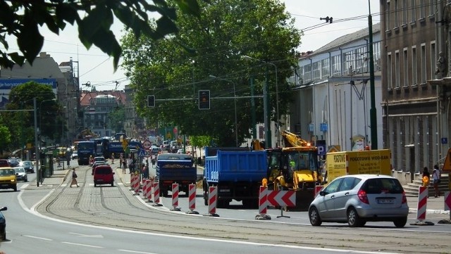 Pasażerowie i kierowcy w Poznaniu muszą uważać na utrudnienia w ruchu między innymi na ulicy Głogowskiej