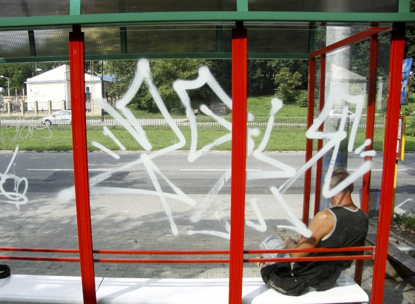 18-letni wandal niszczył przystanki autobusowe w Lublinie