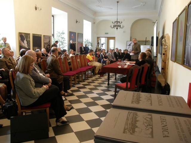 27 maja 2010 r. w salach Muzeum Miedzi w Akademii Rycerskiej miała miejsce premierowa prezentacja... Fot. Mariusz Witkowski