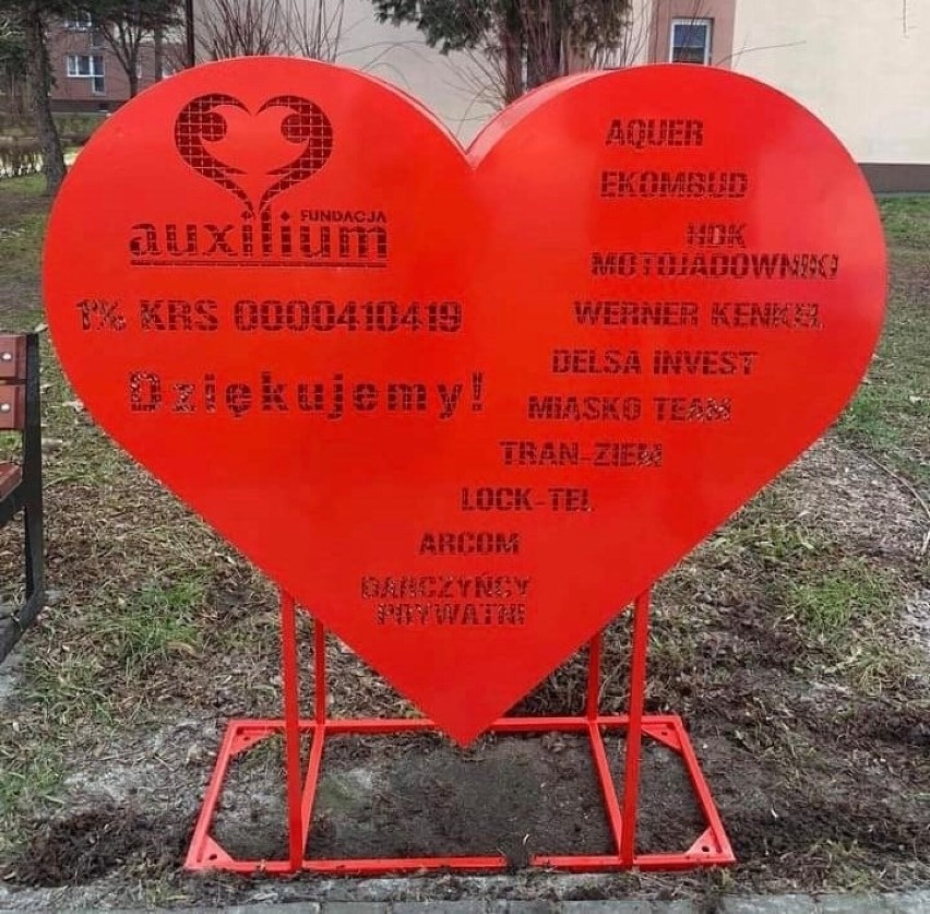 Metalowe serca na nakrętki Fundacji Auxilium z Bochni...