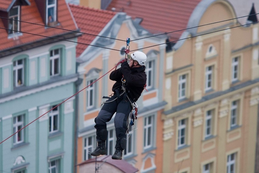 Ćwiczenia na wysokości (ZDJĘCIA)