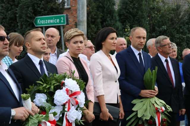 Delegacje złożyły hołd przy pomniku w Mącznikach