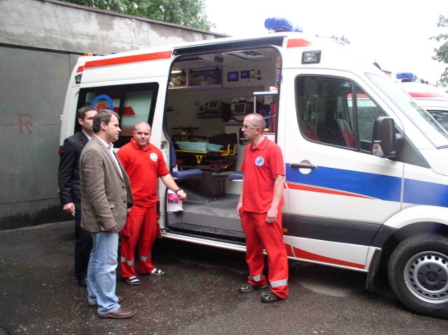 Ratowników ucieszył tegoroczny nabytek pogotowia, ambulans -volkswagen crafter