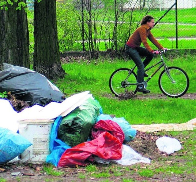 Wypoczynek na łonie przyrody może oznaczać przebywanie wśród odpadków