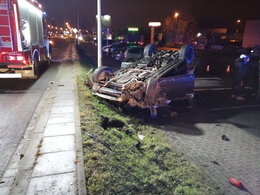 Wypadek na Jaworzyńskiej w Legnicy. Audi skasowało sześć innych aut [NOWE ZDJĘCIA] 