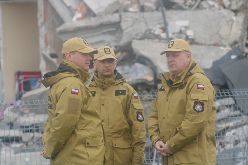 Wojewoda odwiedził miejsce tragedii w Sędzińcu. Jedna z poszkodowanych osób opuściła już szpital. Będą zasiłki dla rodzin 
