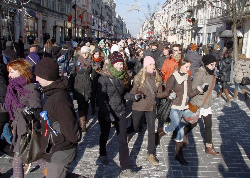 Zatańczyli poloneza na Piotrkowskiej [ZDJĘCIA]