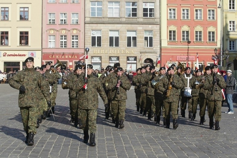 Radosna Parada Niepodległości przeszła przez Wrocław (ZDJĘCIA)