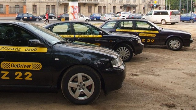 Firma świadcząca usługi przewozu osób ma coraz więcej taksówek.