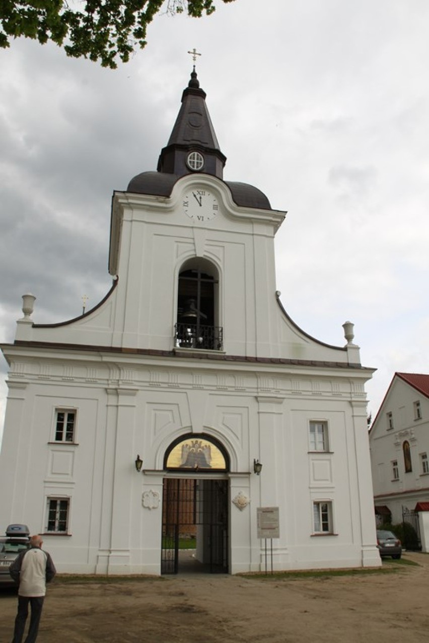 Brama - Dzwonnica Monasteru z 1752 r.