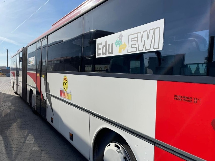 Edukacyjny autobus - nowy sposób promowania się wieluńskich szkół średnich. Gdzie i kiedy dojedzie? OTO HARMONOGRAM