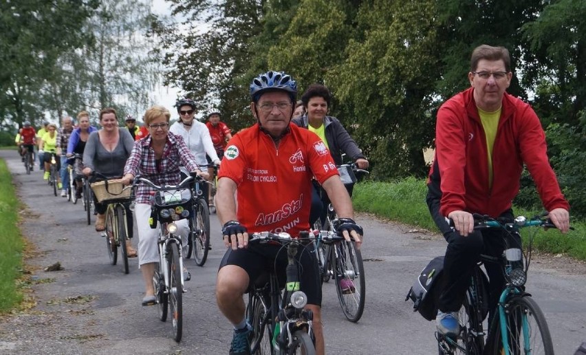 Cykliści z regionu wzięli udział w rajdzie rowerowym zakończonym w Markowicach