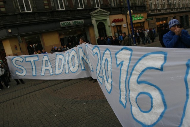 Kibice Ruchu zorganizowali wczoraj "stadionową" demonstrację