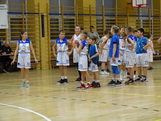 Podczas 17. turnieju koszykówki im. Brunona Zastempowskiego w Chełmnie rozegrano dwa mecze. Najpierw obejrzeliśmy mecz dzieci, później dorosłych koszykarzy.