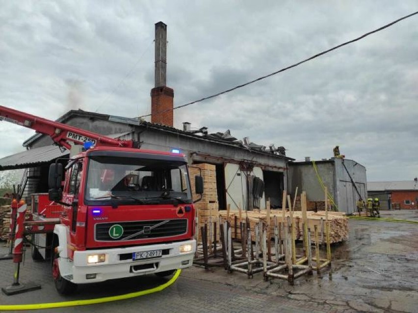 Groźny pożar w jednej z firm w gminie Ceków-Kolonia