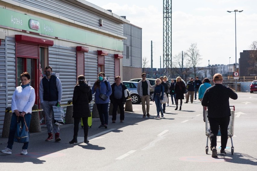 400 przypadków zakażenia koronawirusem w regionie łódzkim. Epidemia w Polsce trwa prawie miesiąc. Dane o liczbie zachorowań 8.04.2020