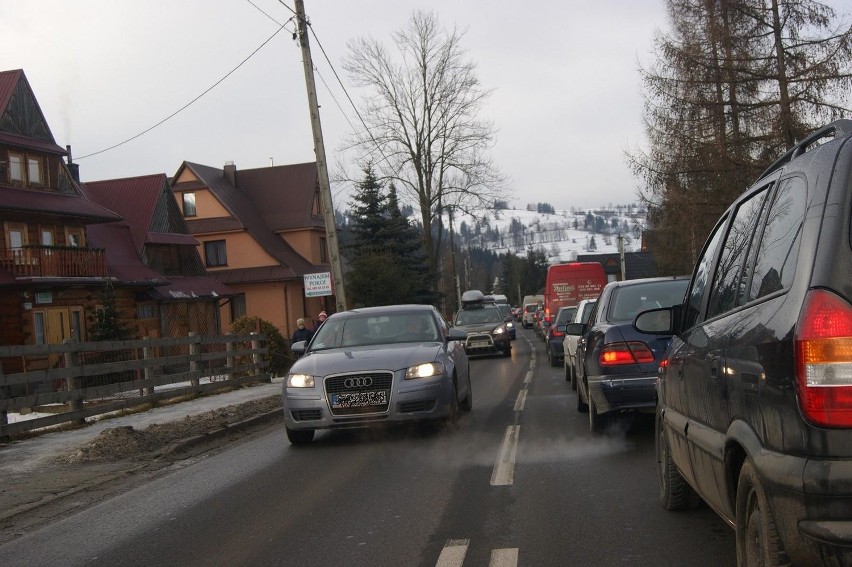 Podhale: korki tworzą się na górskich drogach [ZDJĘCIA, VIDEO]