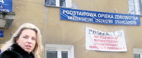 Baner na ośrodku zdrowia stał się przyczyną procesu