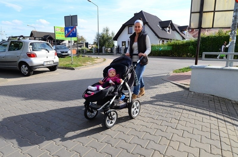 Pani Roma z córką Mają liczy, że nowa ulica powstanie...